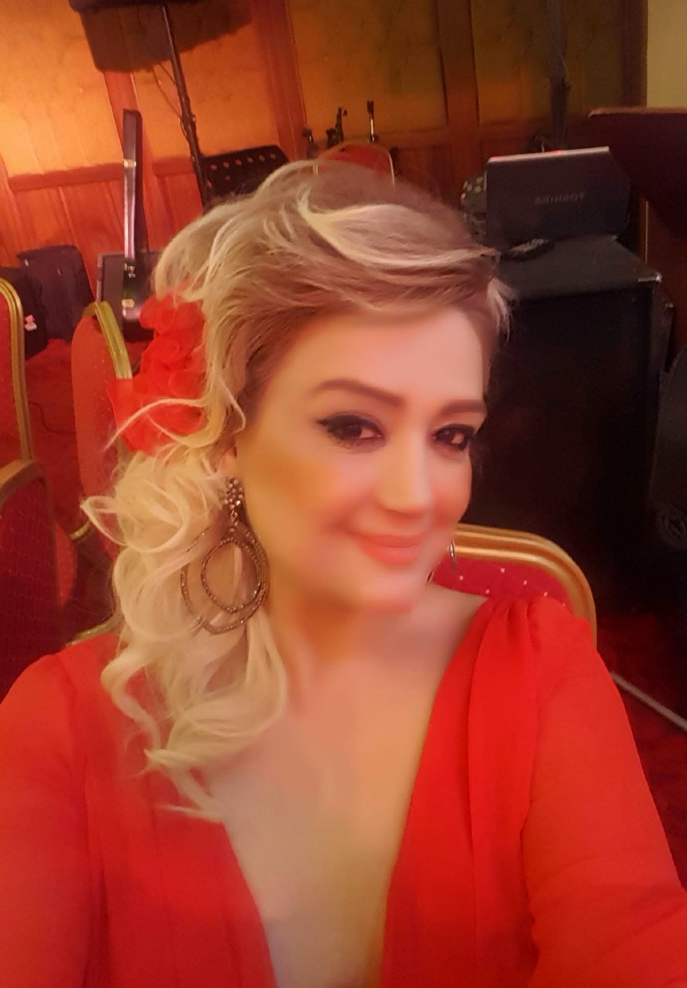 GÜLDERİN FİLİZ, MAGAZİNİN SAHNE ARKASINDA YENİ BİR İMZA BIRAKIYOR