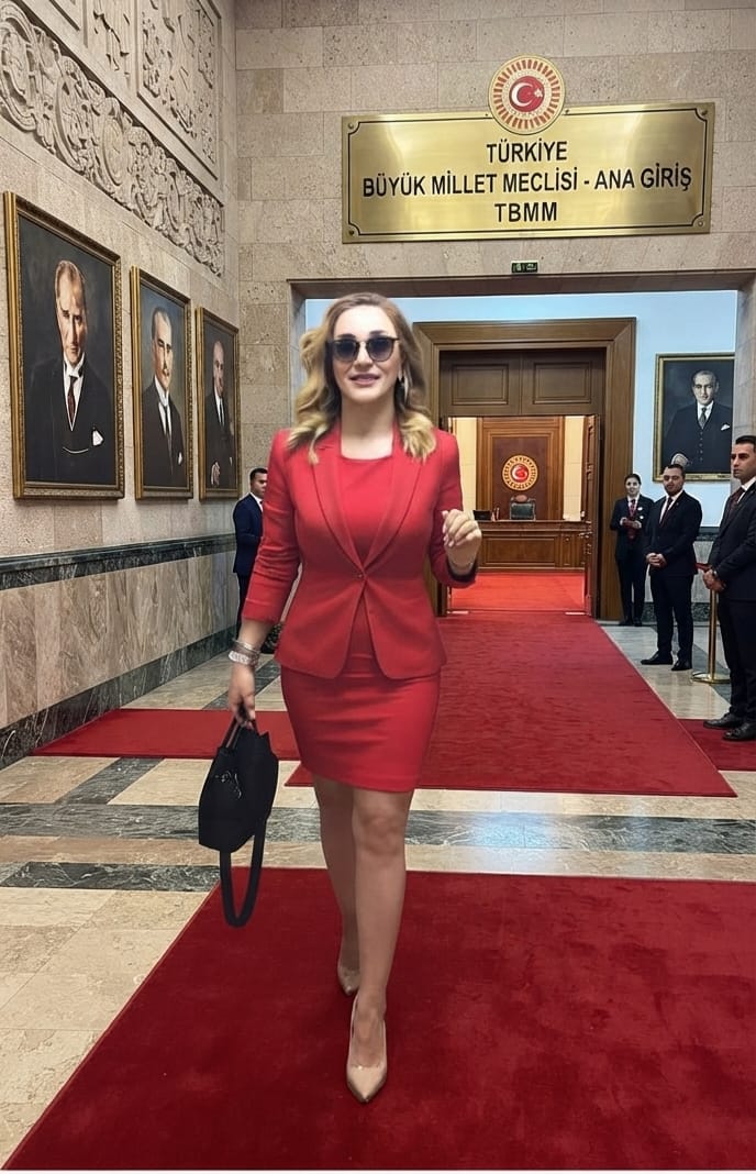 PARLAMENTO VE SERMAYE ORTAK HATTA: BEYZA YÜZÜAK İMZALI "KADINA ŞİDDETE HAYIR 3" ZİRVESİ YOL HARİTASINI ÇİZİYOR