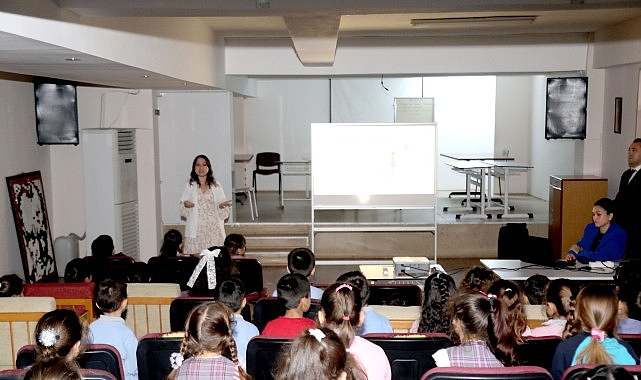 Bayraklı'da 14 Okulda 2 Bin 200 Öğrenciye Hijyen Eğitimi