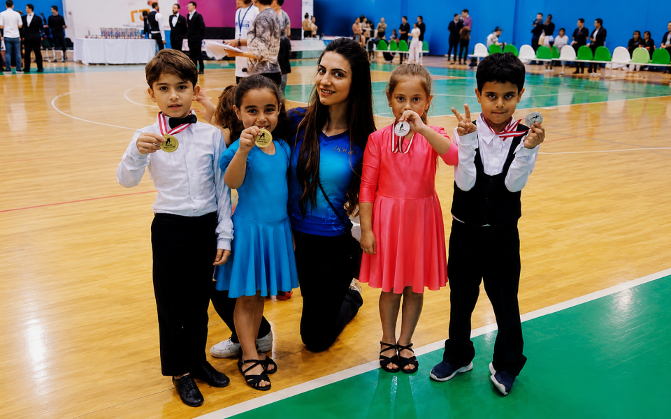 ADIMLARI BAŞARIYA, DOKUNUŞU BİR KUŞAĞA: IRMAK EZGİ SAYIN RİO DANS STÜDYOSU’NDA RİTMİN HİKÂYESİNİ YENİDEN YAZIYOR
