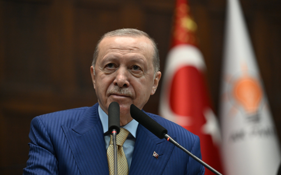İKTİDARIN DEMOKRASİ KARNESİ ALARM VERİYOR: MUHALEFETTEN GAZİLERE UZANAN ADALET TARTIŞMASI